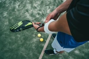 Padelis sporto žiniasklaidos dėmesio centre: kodėl sporto tendencija dabar iš tikrųjų kyla
